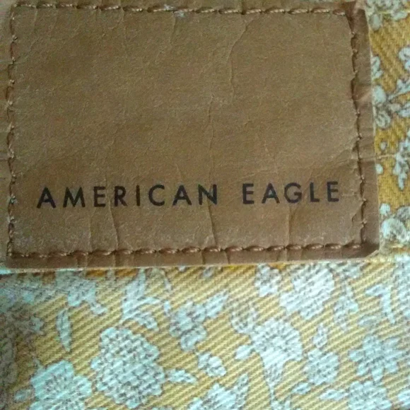 BNWT FLORAL JEANS BY AMERICAN EAGLE SZ. 6 HIGH RISE STRAIGHT LEG (TAN) FLOWERS - Picture 3 of 7